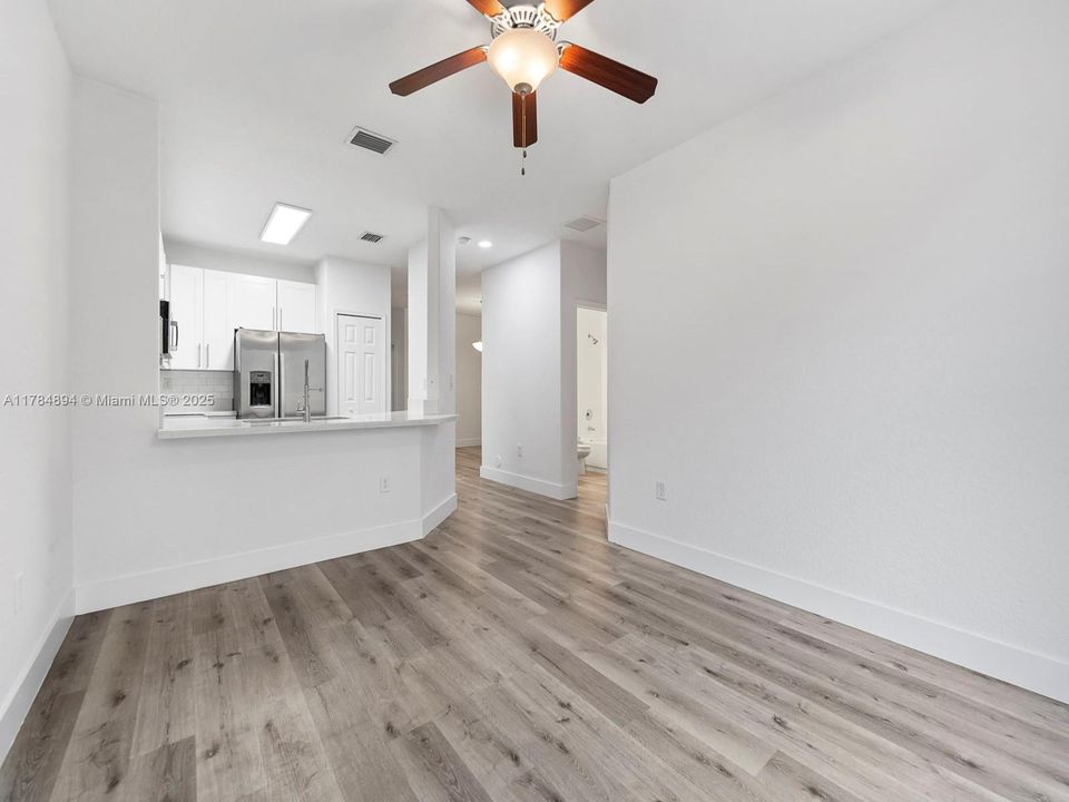 Recently Sold: $364,900 (3 beds, 3 baths, 1852 Square Feet)