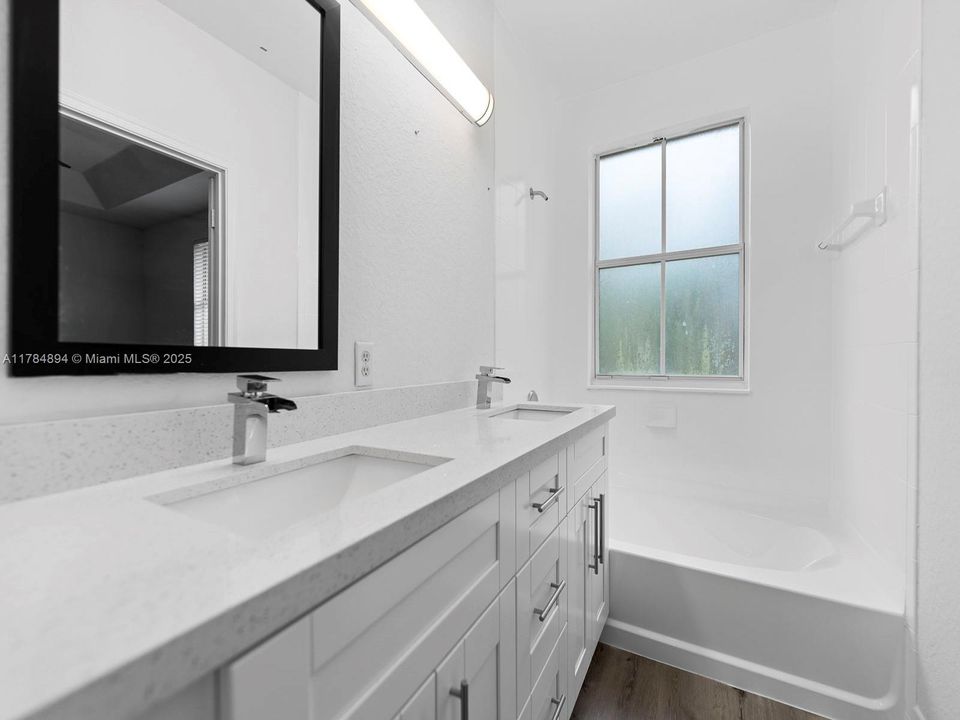 Recently Sold: $364,900 (3 beds, 3 baths, 1852 Square Feet)