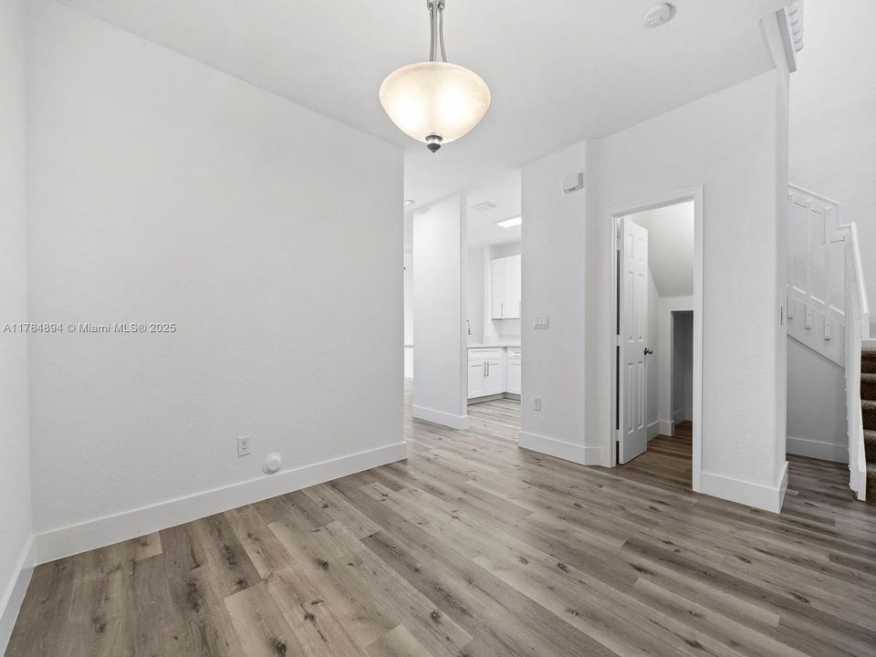 Recently Sold: $364,900 (3 beds, 3 baths, 1852 Square Feet)