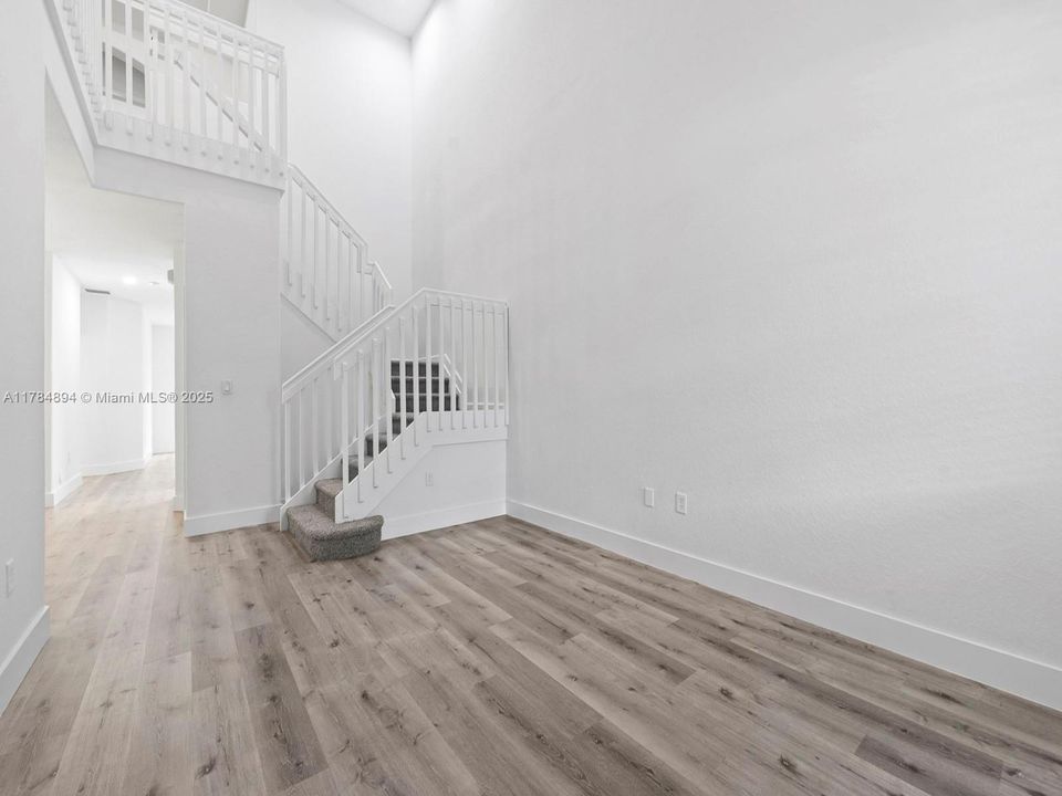 Recently Sold: $364,900 (3 beds, 3 baths, 1852 Square Feet)