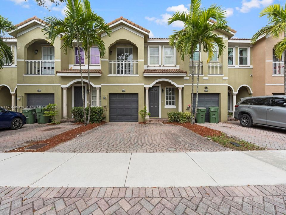 Recently Sold: $364,900 (3 beds, 3 baths, 1852 Square Feet)