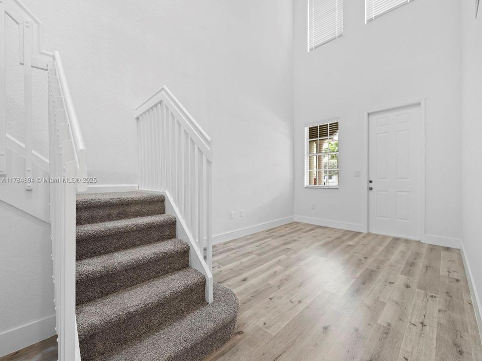 Recently Sold: $364,900 (3 beds, 3 baths, 1852 Square Feet)