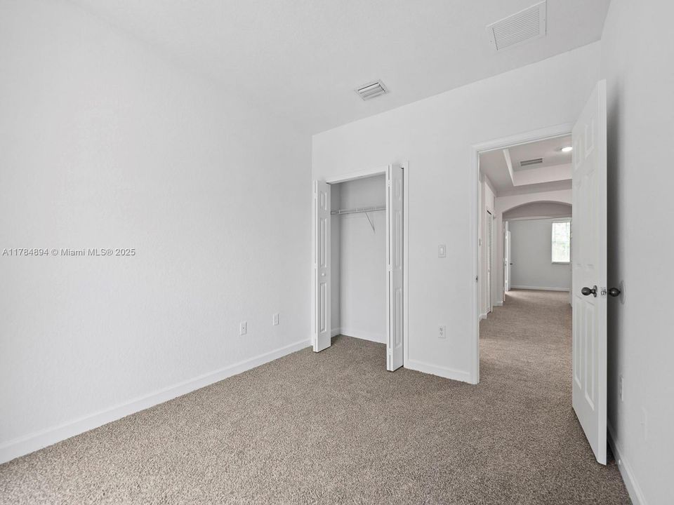 Recently Sold: $364,900 (3 beds, 3 baths, 1852 Square Feet)