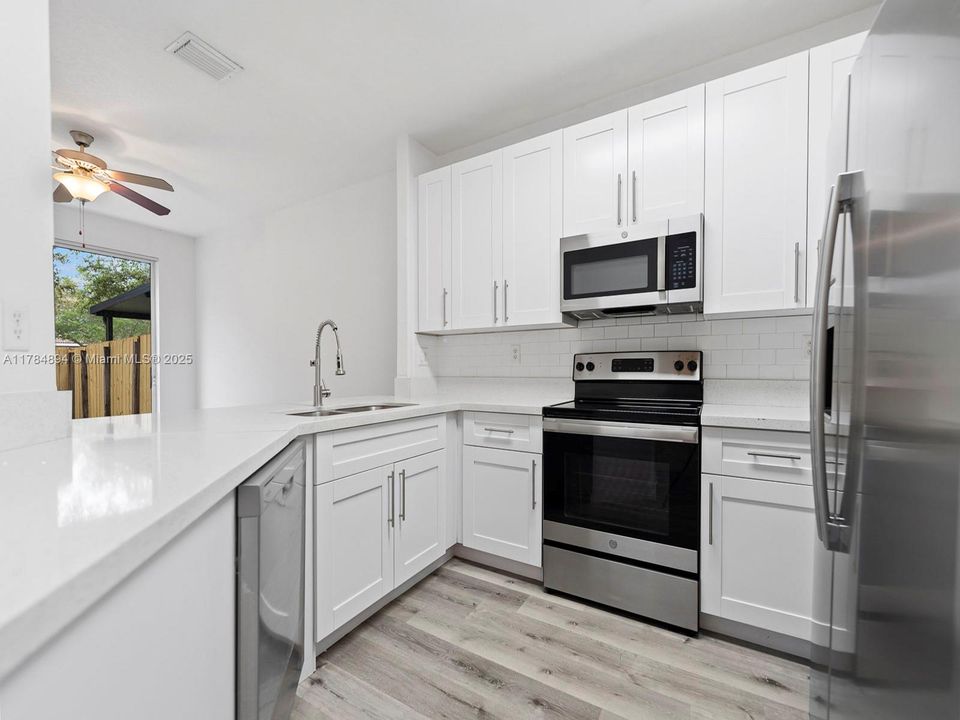 Recently Sold: $364,900 (3 beds, 3 baths, 1852 Square Feet)