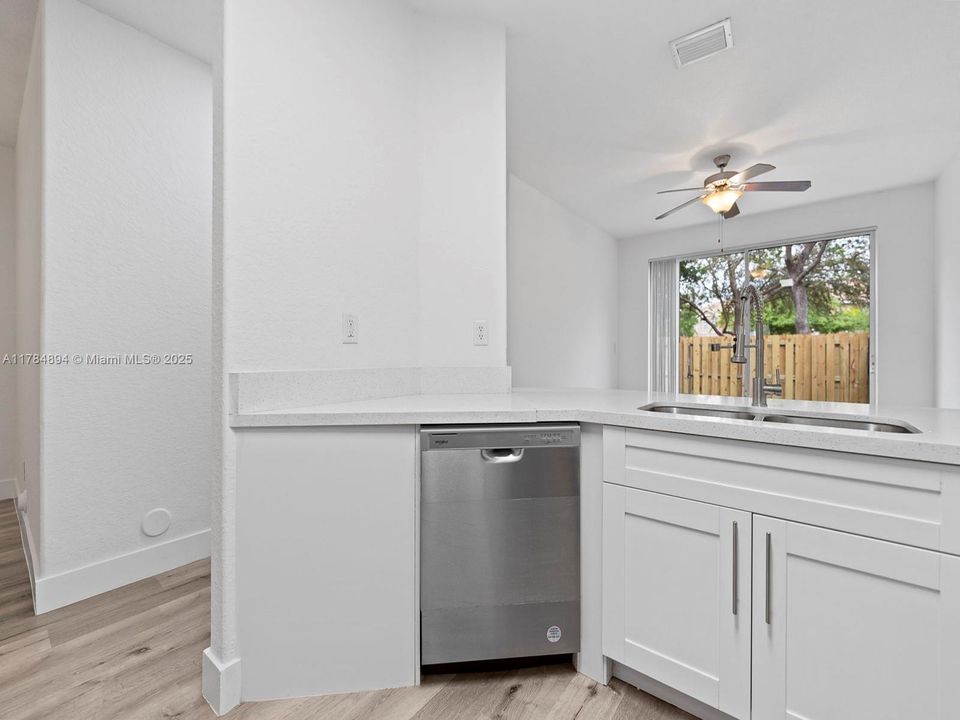 Recently Sold: $364,900 (3 beds, 3 baths, 1852 Square Feet)