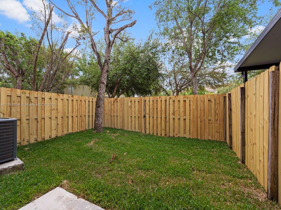 Recently Sold: $364,900 (3 beds, 3 baths, 1852 Square Feet)