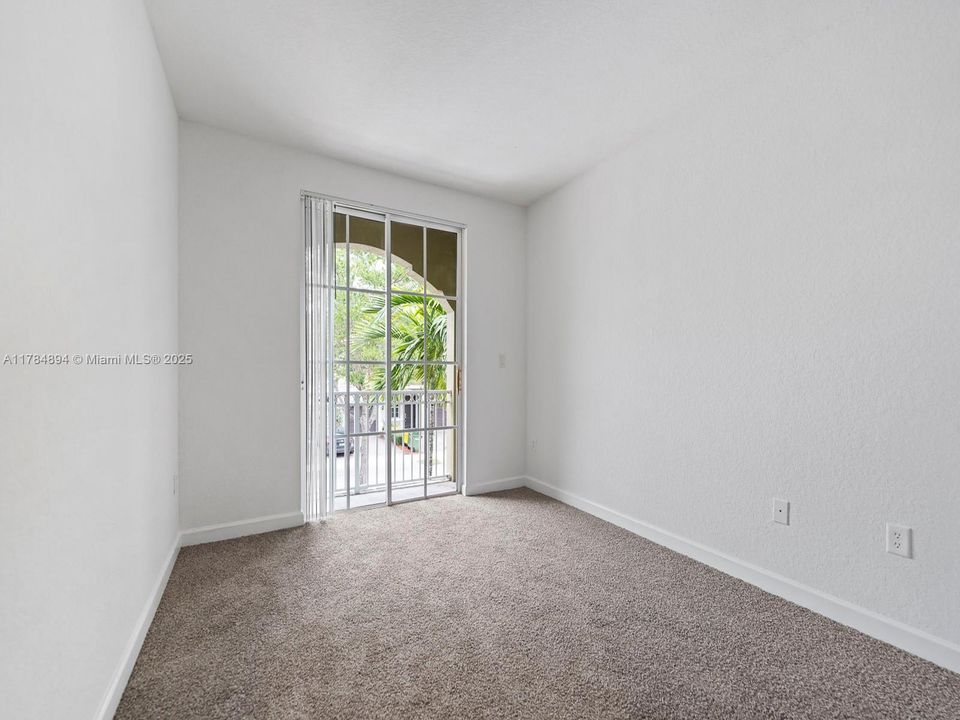 Recently Sold: $364,900 (3 beds, 3 baths, 1852 Square Feet)