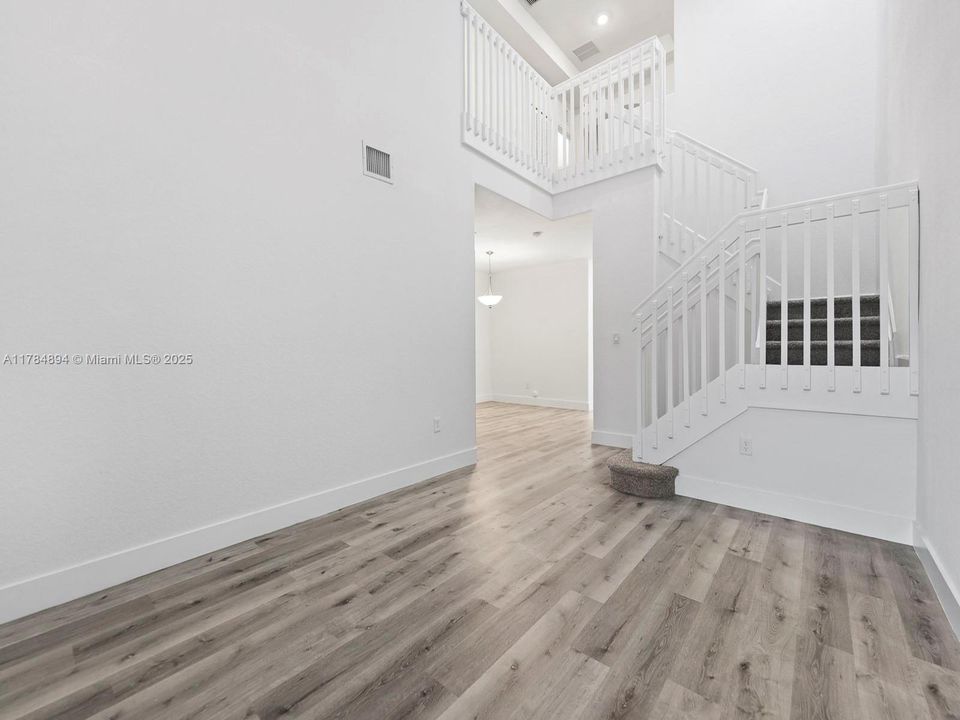 Recently Sold: $364,900 (3 beds, 3 baths, 1852 Square Feet)