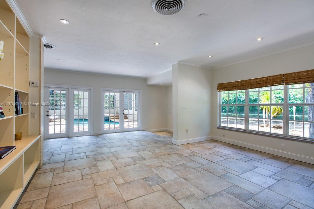 Recently Sold: $2,400,000 (3 beds, 2 baths, 2489 Square Feet)