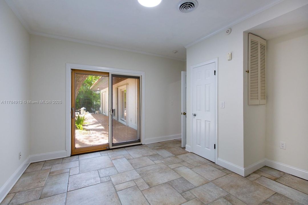 Recently Sold: $2,400,000 (3 beds, 2 baths, 2489 Square Feet)