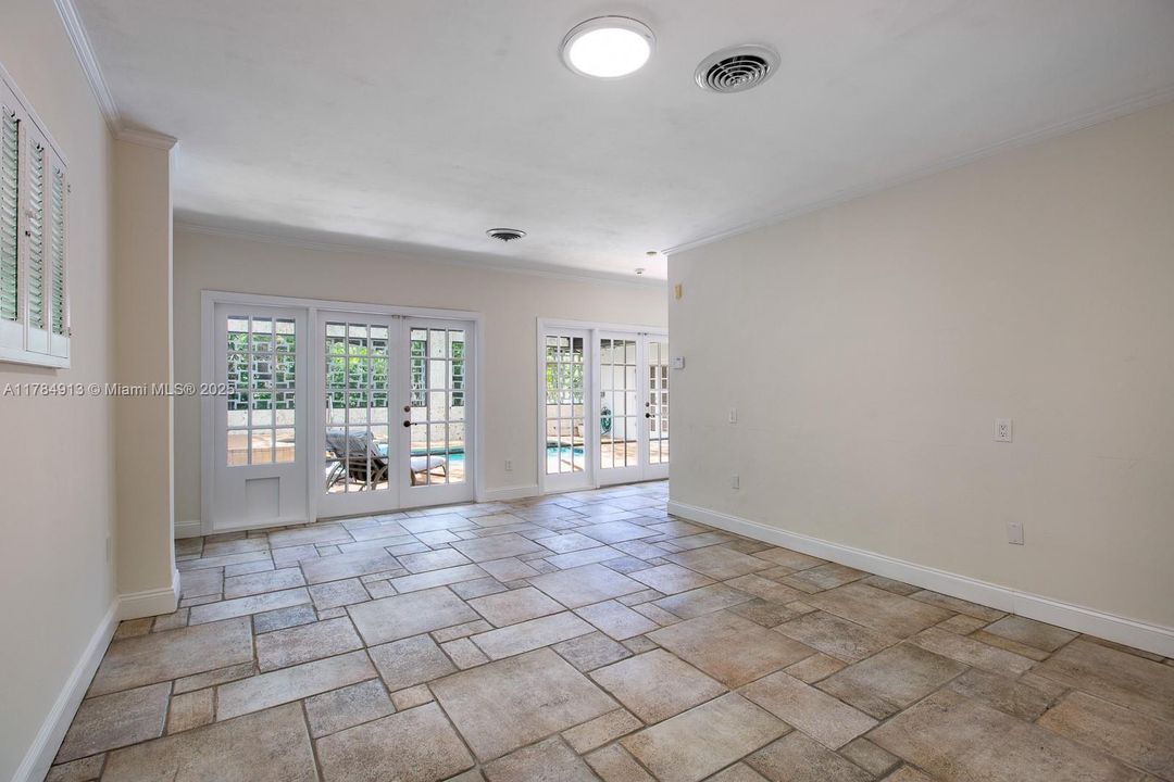 Recently Sold: $2,400,000 (3 beds, 2 baths, 2489 Square Feet)