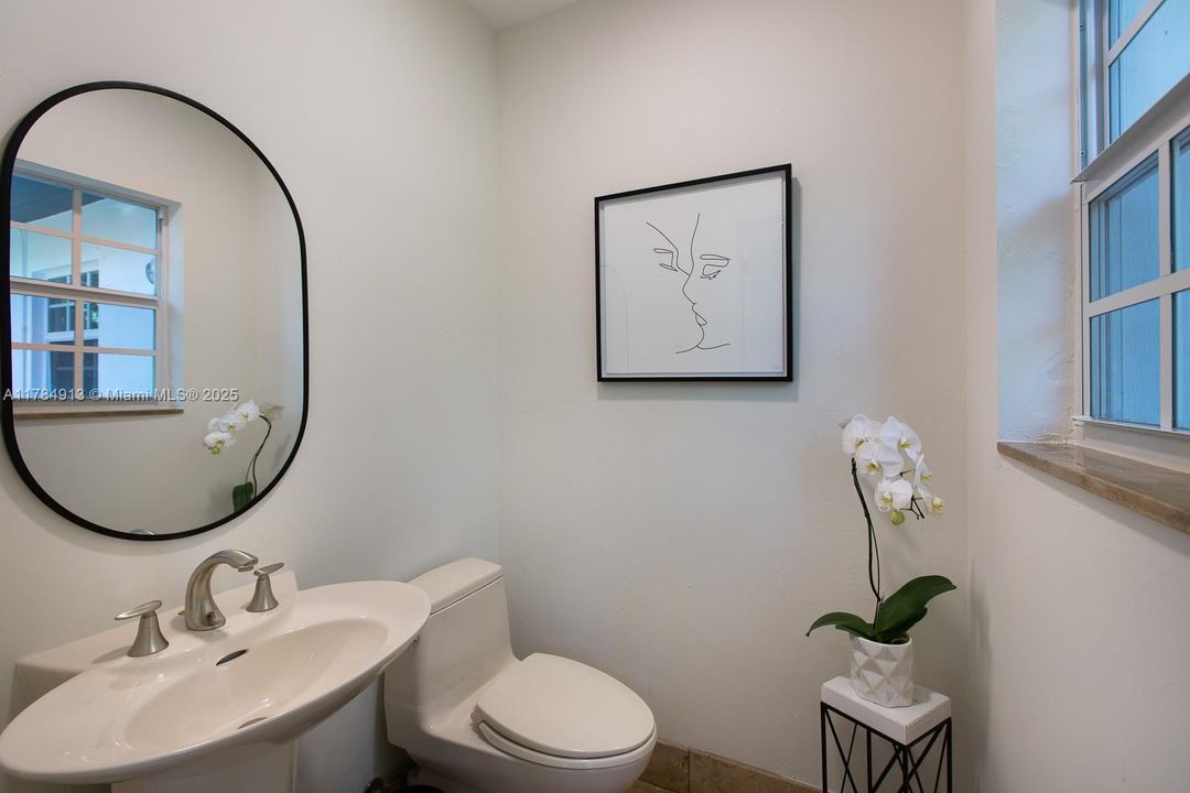 Recently Sold: $2,400,000 (3 beds, 2 baths, 2489 Square Feet)