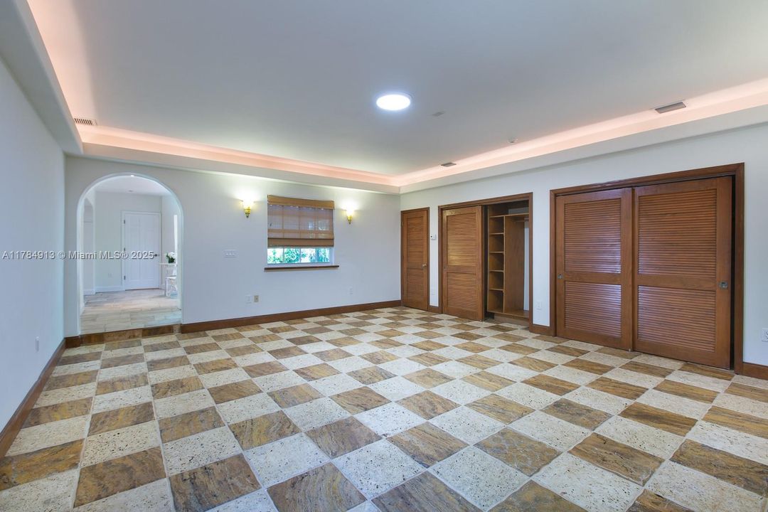 Recently Sold: $2,400,000 (3 beds, 2 baths, 2489 Square Feet)