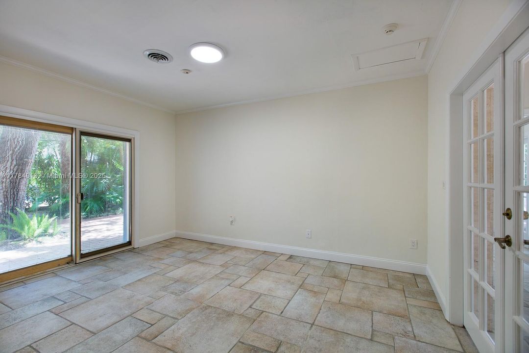 Recently Sold: $2,400,000 (3 beds, 2 baths, 2489 Square Feet)