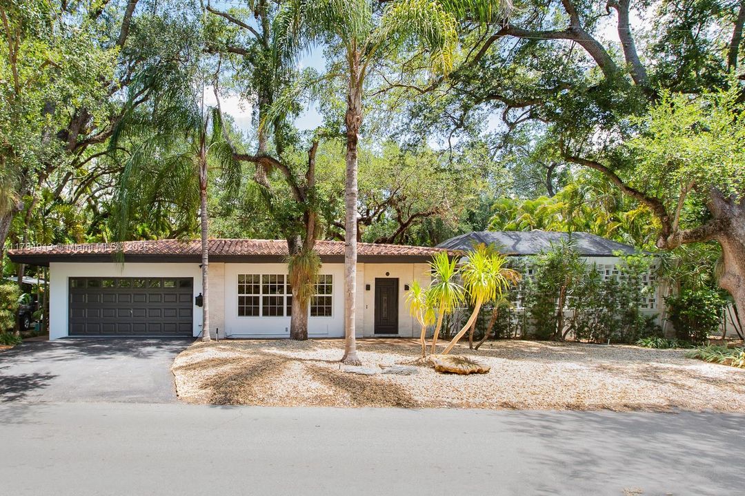 Recently Sold: $2,400,000 (3 beds, 2 baths, 2489 Square Feet)