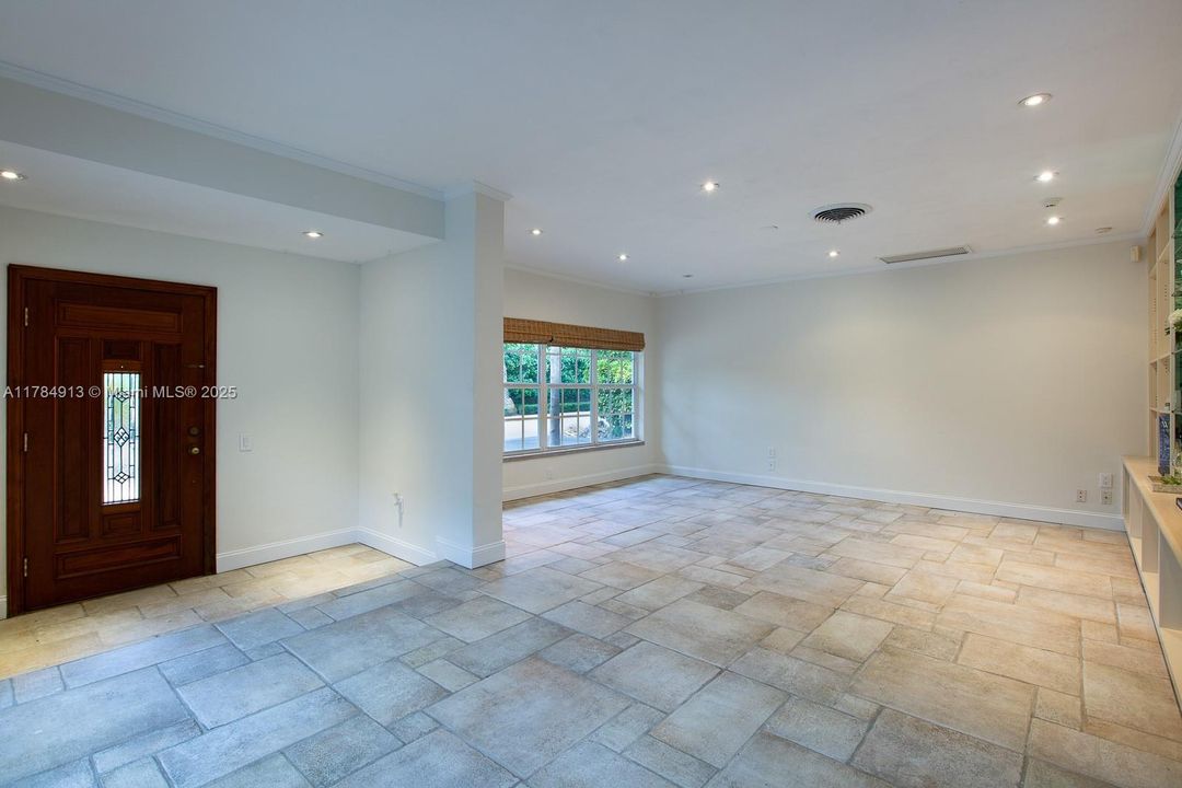 Recently Sold: $2,400,000 (3 beds, 2 baths, 2489 Square Feet)