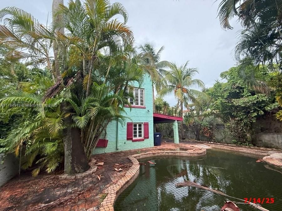 For Sale: $1,700,000 (4 beds, 3 baths, 2881 Square Feet)