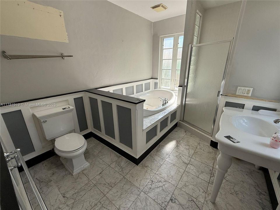 For Sale: $1,700,000 (4 beds, 3 baths, 2881 Square Feet)