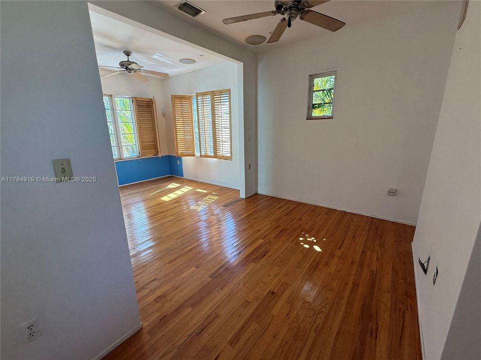 For Sale: $1,700,000 (4 beds, 3 baths, 2881 Square Feet)