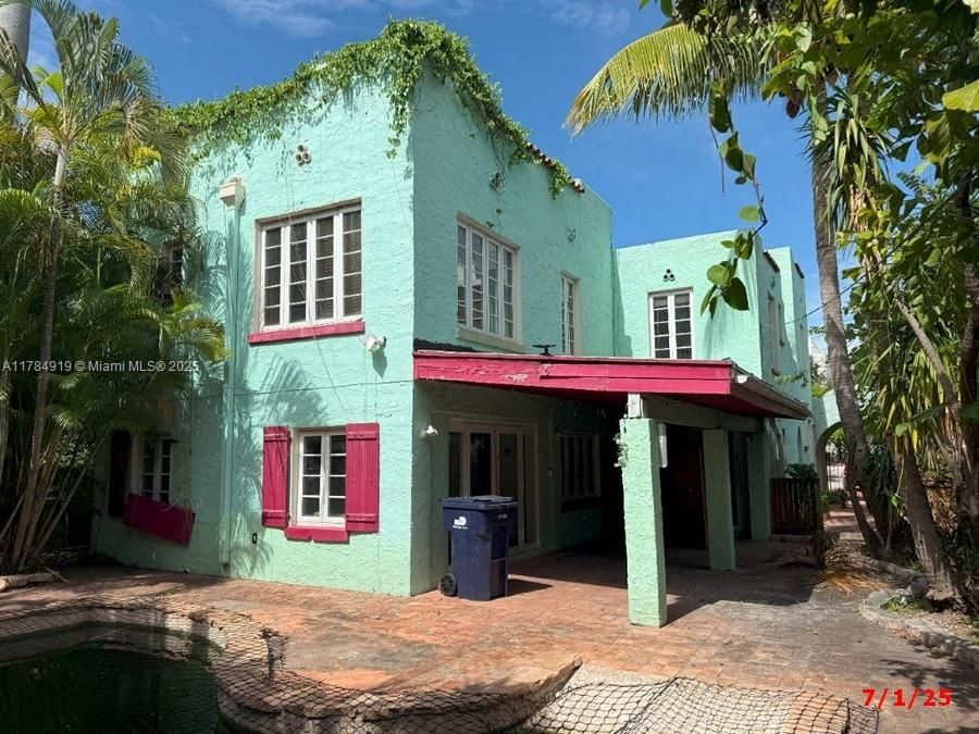 For Sale: $1,700,000 (4 beds, 3 baths, 2881 Square Feet)