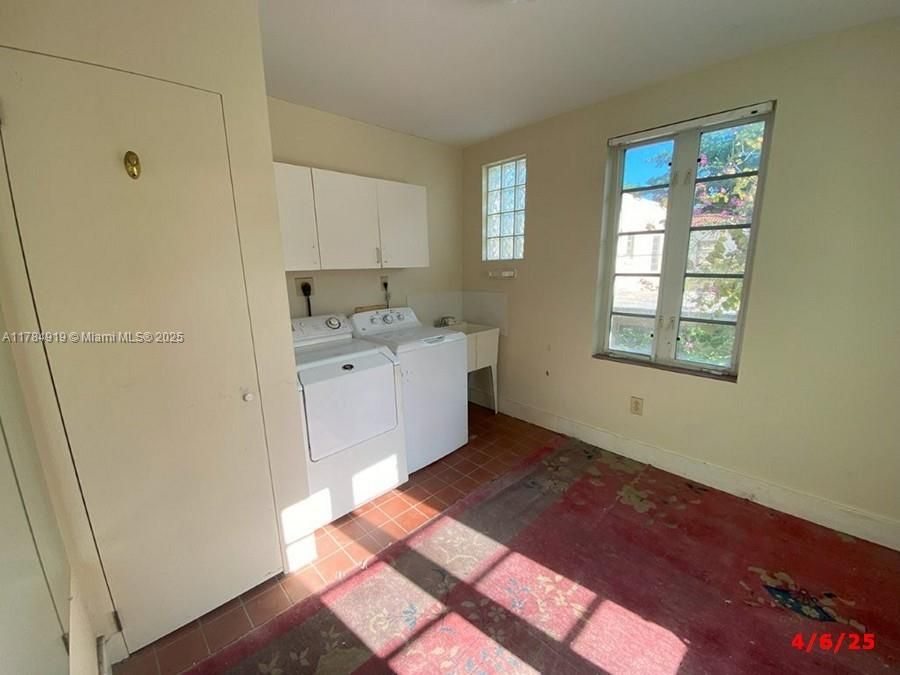 For Sale: $1,700,000 (4 beds, 3 baths, 2881 Square Feet)