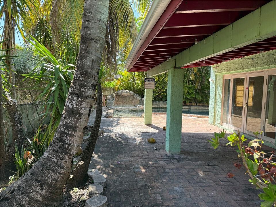 For Sale: $1,700,000 (4 beds, 3 baths, 2881 Square Feet)