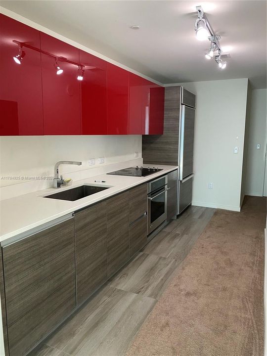 Recently Rented: $2,500 (0 beds, 1 baths, 530 Square Feet)