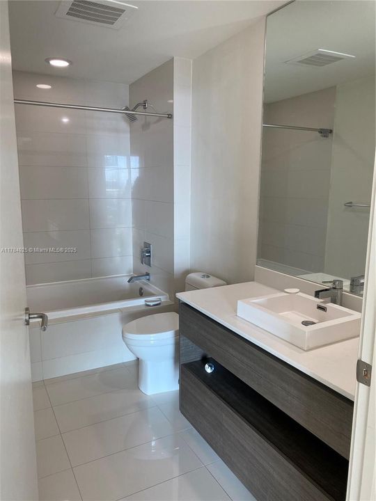 Recently Rented: $2,500 (0 beds, 1 baths, 530 Square Feet)