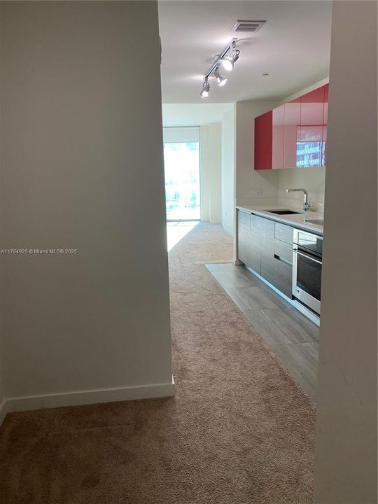 Recently Rented: $2,500 (0 beds, 1 baths, 530 Square Feet)