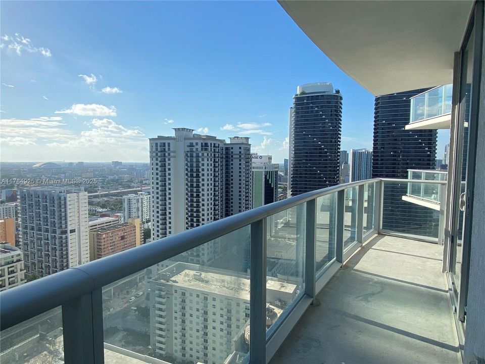 Recently Rented: $2,500 (0 beds, 1 baths, 530 Square Feet)