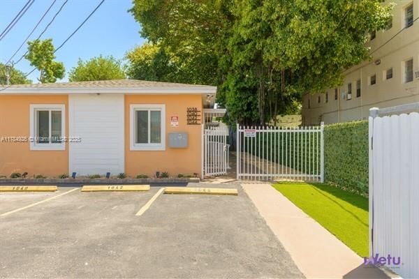 Recently Rented: $1,800 (1 beds, 1 baths, 450 Square Feet)