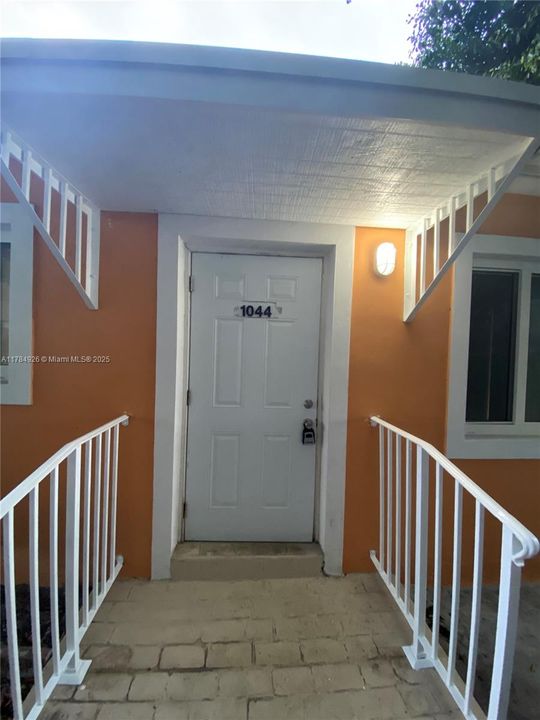 Recently Rented: $1,800 (1 beds, 1 baths, 450 Square Feet)