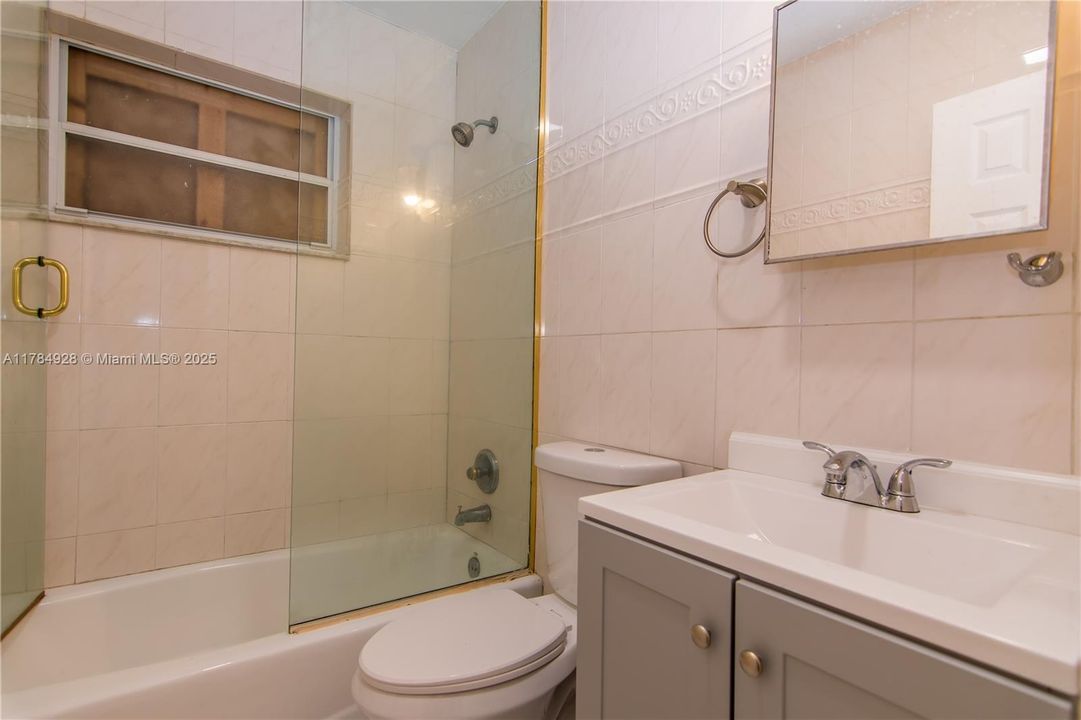 Недавно продано: $470,000 (3 спален, 2 ванн, 1806 Квадратных фут)