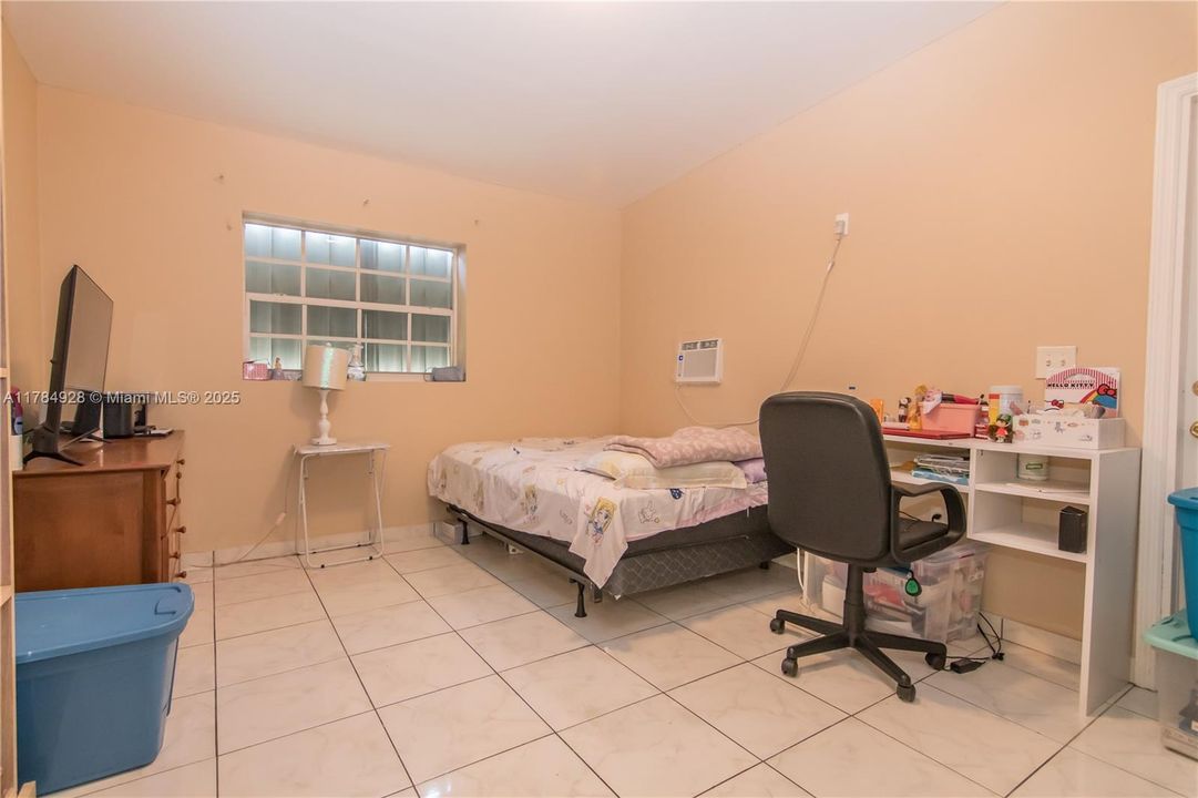 Недавно продано: $470,000 (3 спален, 2 ванн, 1806 Квадратных фут)