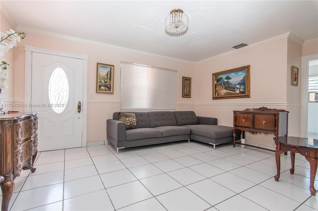 Недавно продано: $470,000 (3 спален, 2 ванн, 1806 Квадратных фут)