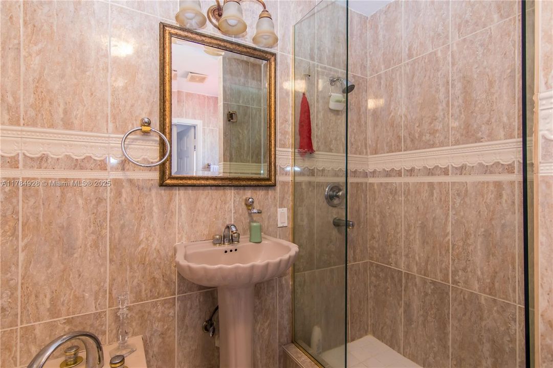 Недавно продано: $470,000 (3 спален, 2 ванн, 1806 Квадратных фут)