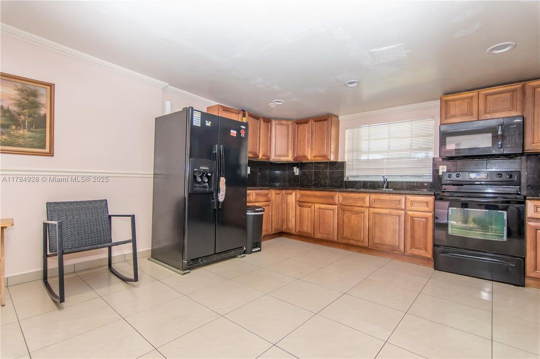 Недавно продано: $470,000 (3 спален, 2 ванн, 1806 Квадратных фут)