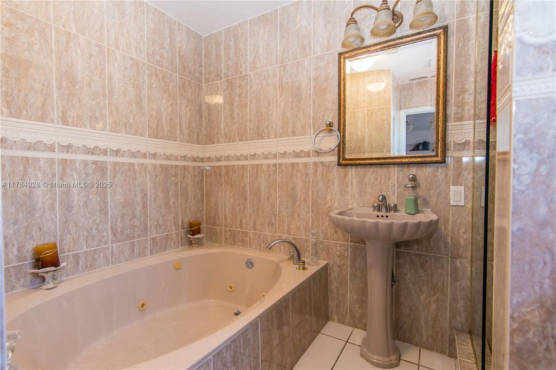 Недавно продано: $470,000 (3 спален, 2 ванн, 1806 Квадратных фут)