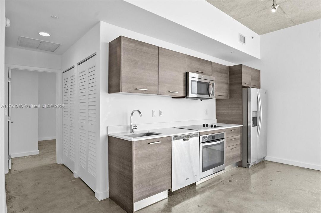 Recently Rented: $3,100 (2 beds, 2 baths, 791 Square Feet)