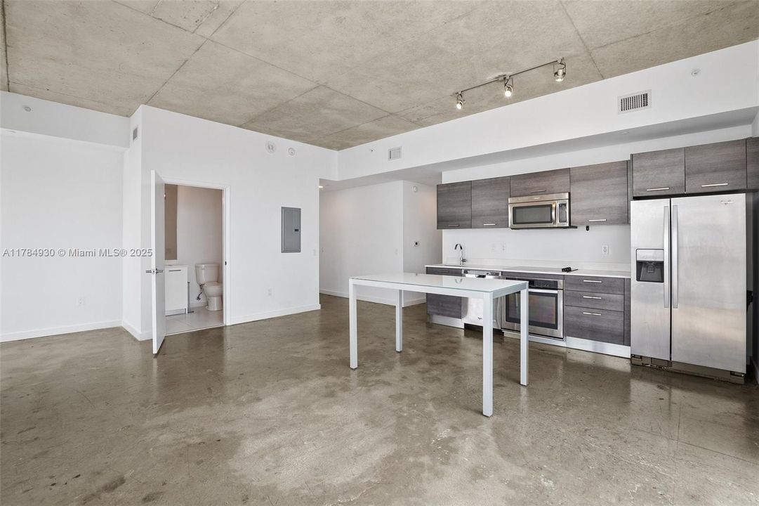 Recently Rented: $3,100 (2 beds, 2 baths, 791 Square Feet)