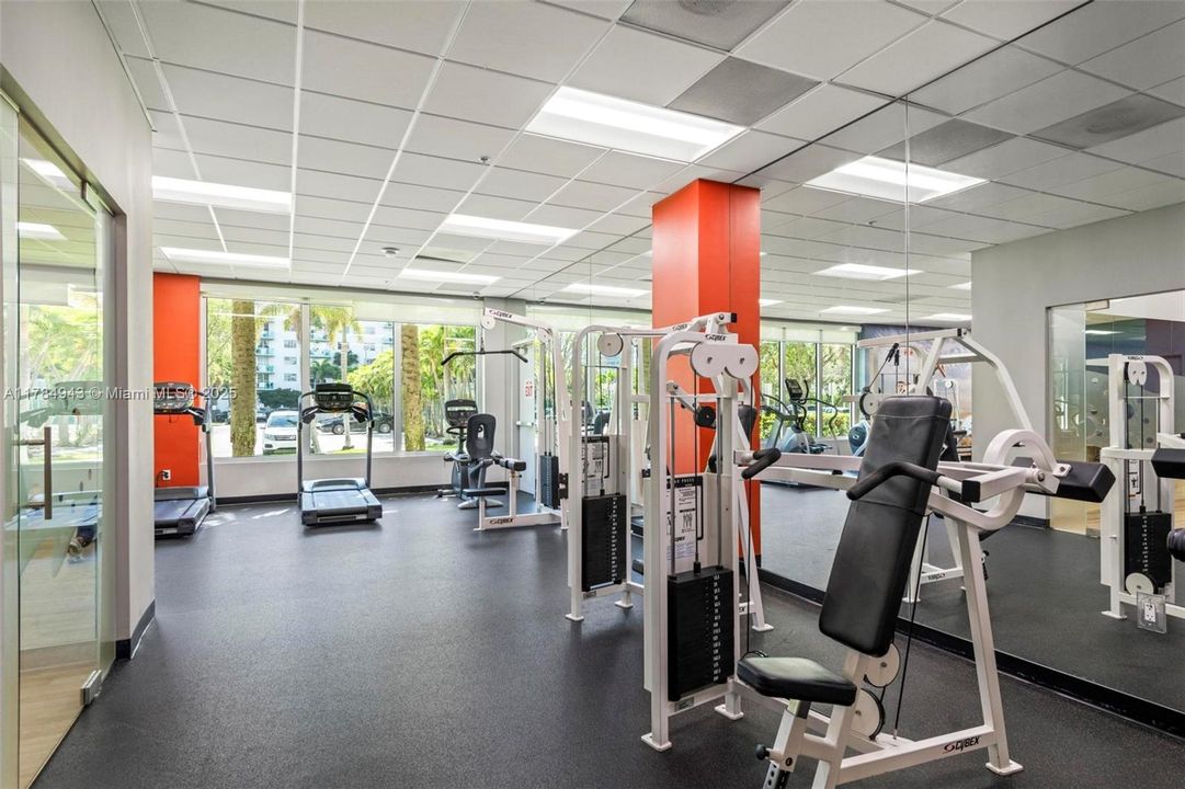 For Sale: $395,000 (1 beds, 1 baths, 1005 Square Feet)