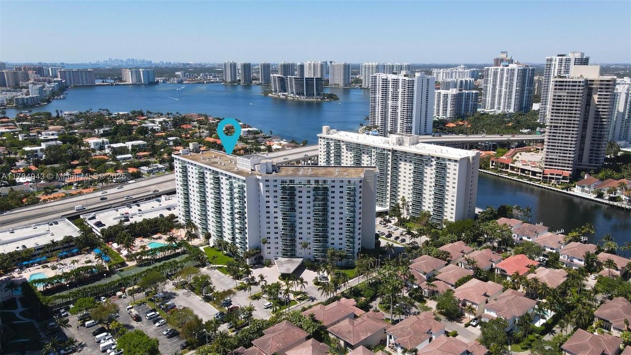 For Sale: $395,000 (1 beds, 1 baths, 1005 Square Feet)