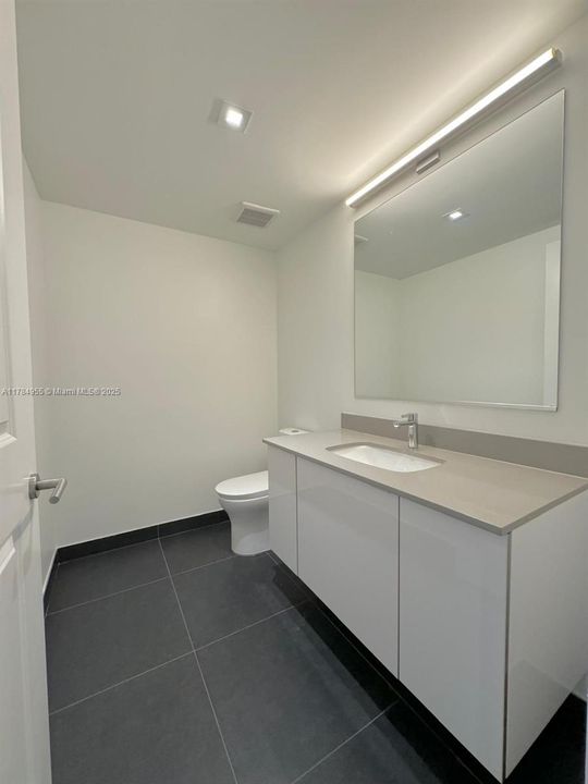 Recently Rented: $3,400 (1 beds, 1 baths, 853 Square Feet)