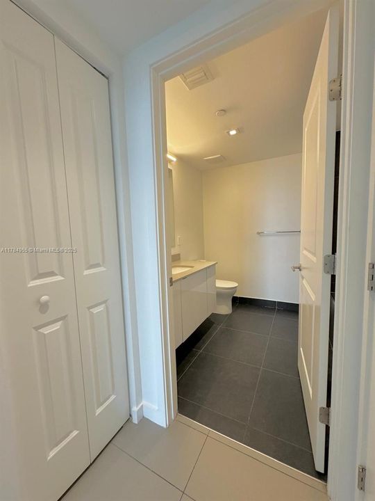 Recently Rented: $3,400 (1 beds, 1 baths, 853 Square Feet)