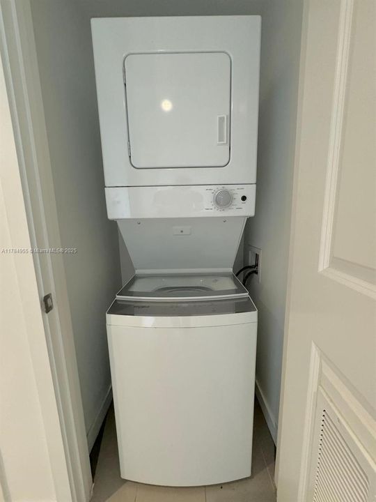 Recently Rented: $3,400 (1 beds, 1 baths, 853 Square Feet)