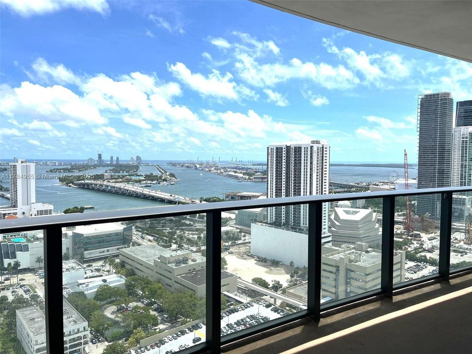 Recently Rented: $3,400 (1 beds, 1 baths, 853 Square Feet)