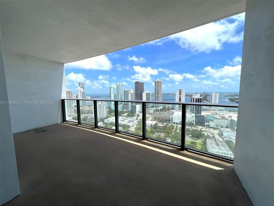 Recently Rented: $3,400 (1 beds, 1 baths, 853 Square Feet)