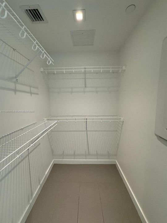 Recently Rented: $3,400 (1 beds, 1 baths, 853 Square Feet)