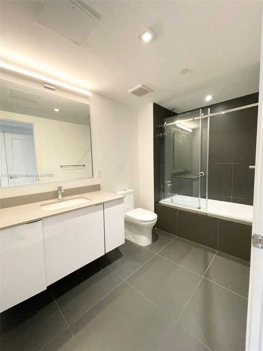 Recently Rented: $2,550 (0 beds, 1 baths, 580 Square Feet)