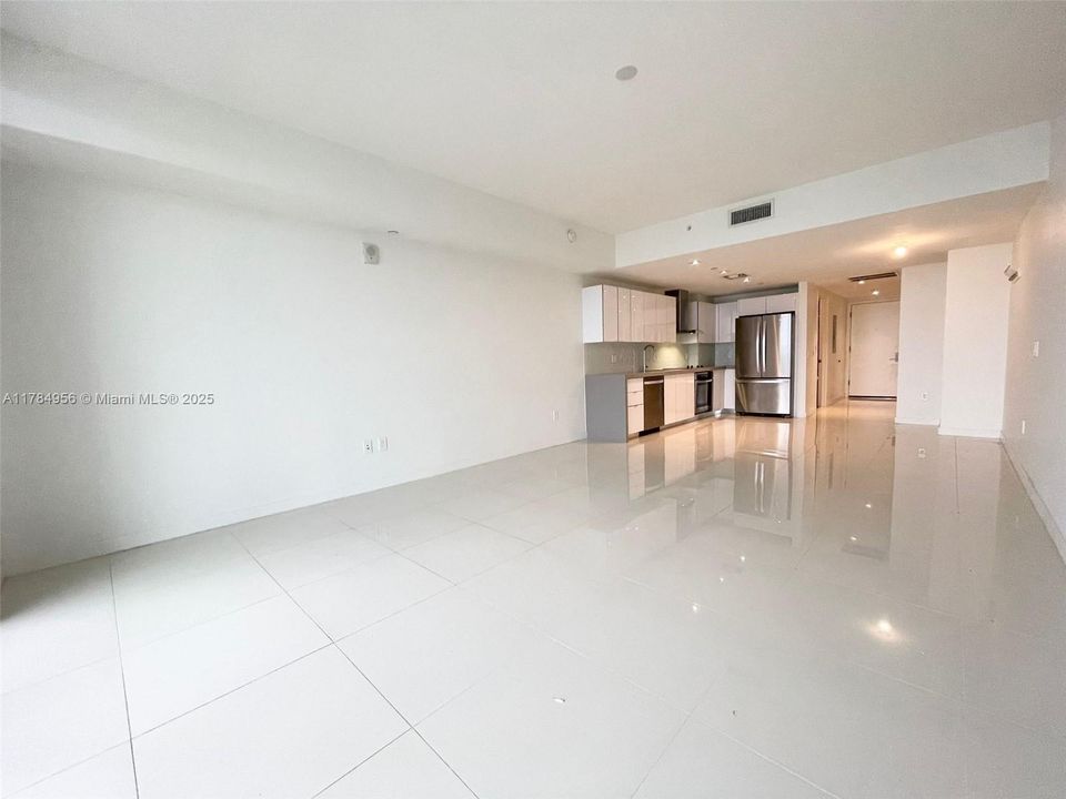 Recently Rented: $2,550 (0 beds, 1 baths, 580 Square Feet)